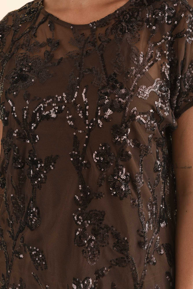 Lavish Chocolate Floral Sequin Top,Detail,Brunette model,alt text|model:Brontie image 5