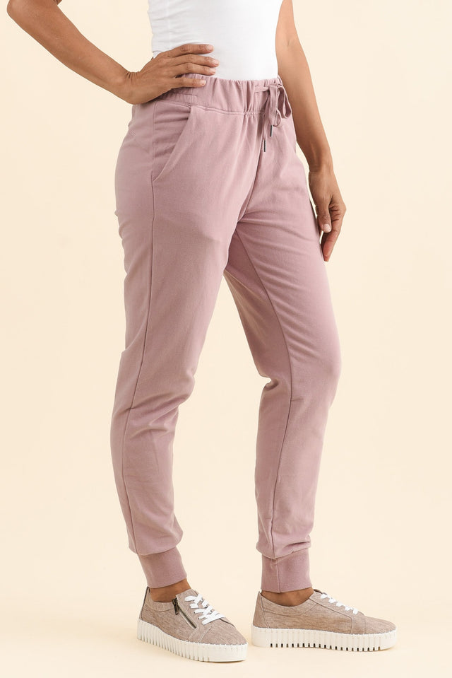 Lazy Days Blush Sweatpants,Brunette model,alt text|model:Cara image 4