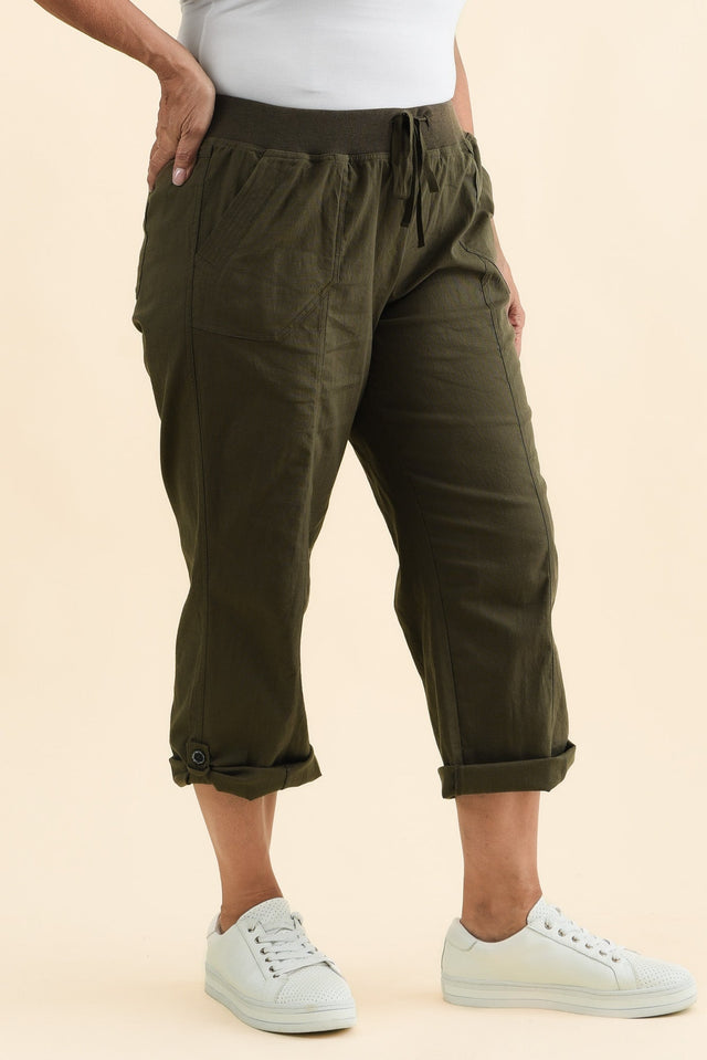 Lindsay Khaki 7/8 Cargo Pants,Brunette model,alt text|model:Pilita image 11