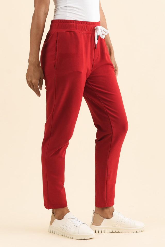 Lobby Red Cotton Relaxed Sweatpants,Brunette model,alt text|model:Cara image 4