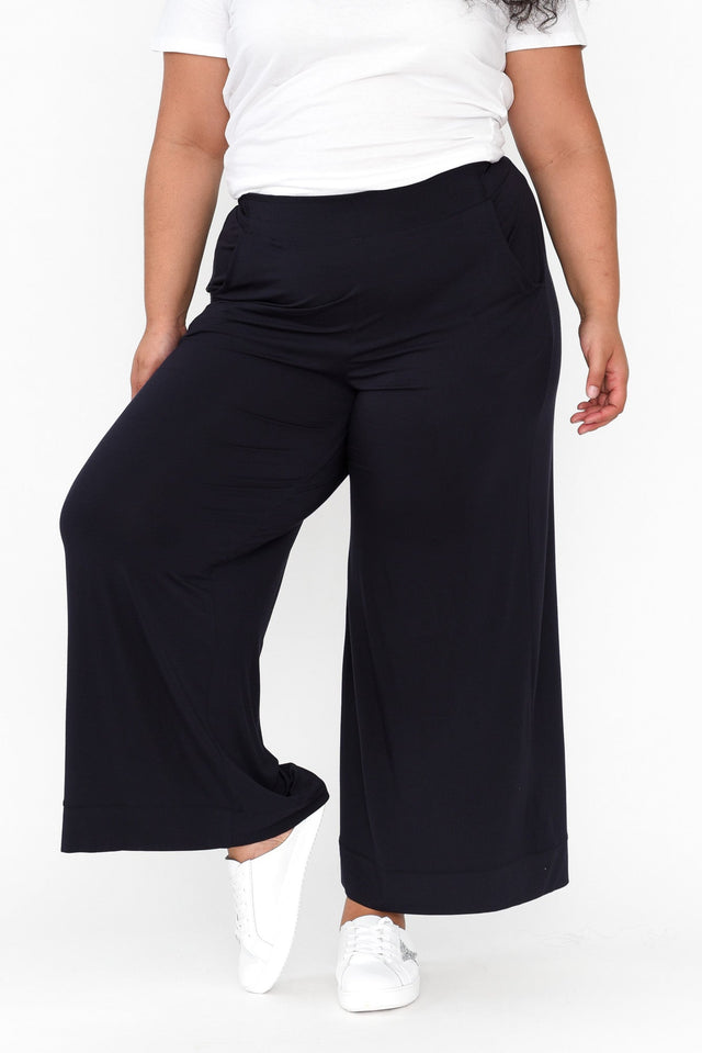 plus-size,curve-bottoms,plus-size-pants,plus-size-work-edit alt text|model:Maiana;wearing:XL image 6
