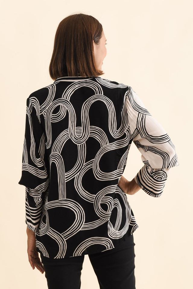 alt text|model:Cara image 4