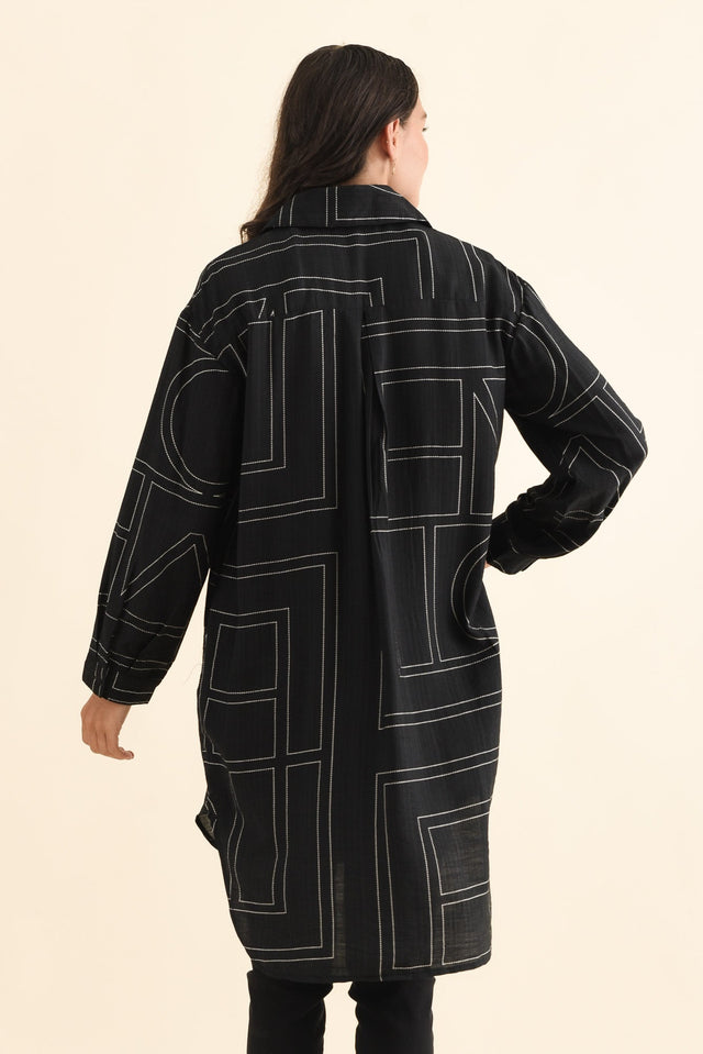Luke Black Abstract Collared Tunic,Brunette model,alt text|model:Brontie image 5