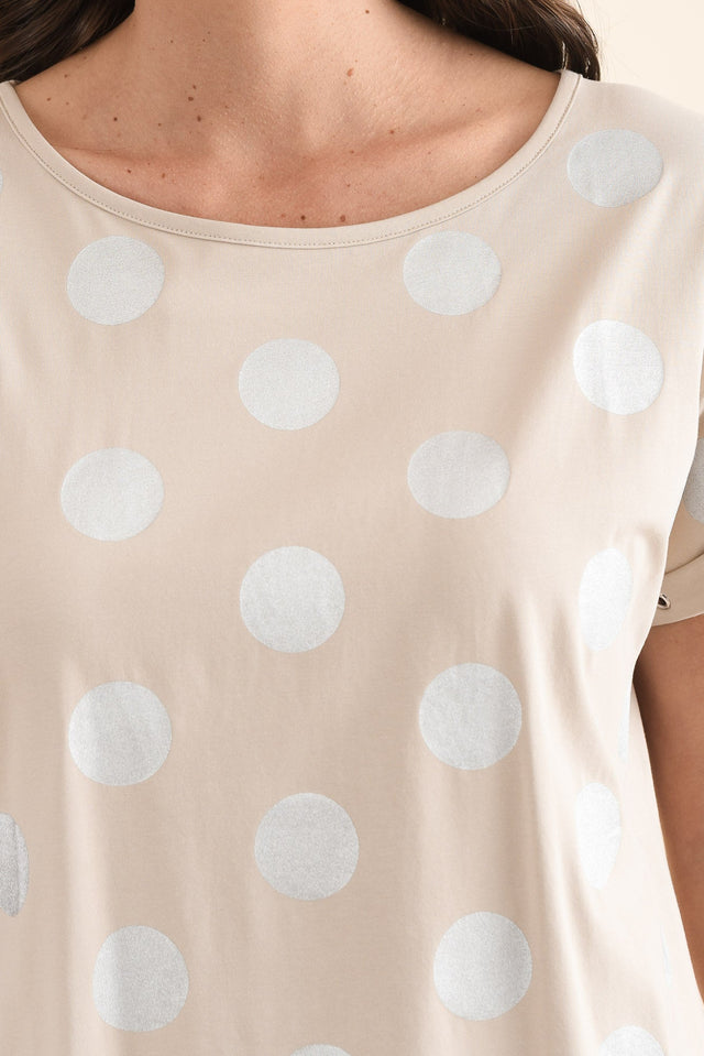 Lumi Natural Foil Spot Cotton Tee,Detail,Brunette model,alt text|model:MJ image 6
