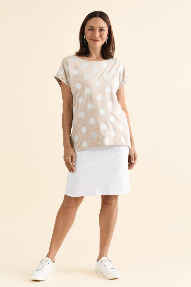 Lumi Natural Foil Spot Cotton Tee,brunette model,Full Outfit,alt text|model:Cara
