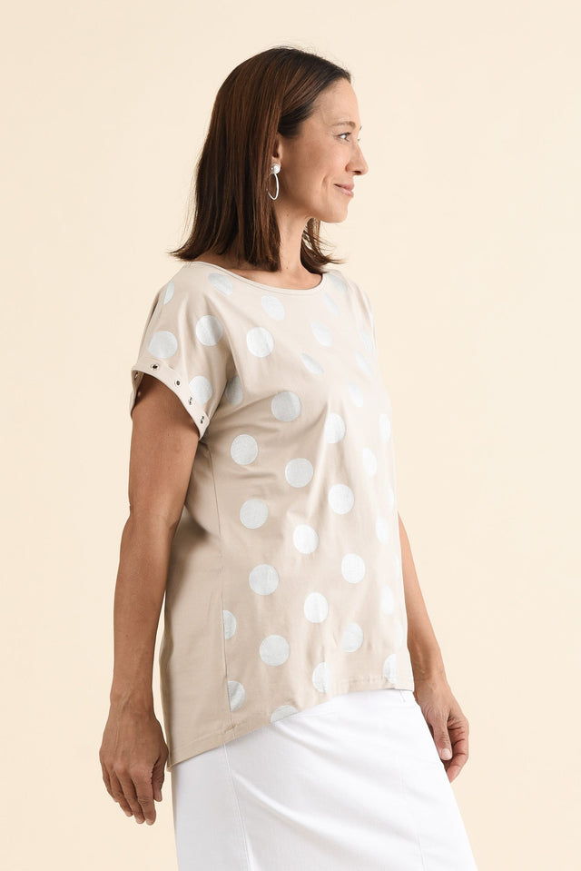 Lumi Natural Foil Spot Cotton Tee,Side,Brunette model,alt text|model:Cara image 4