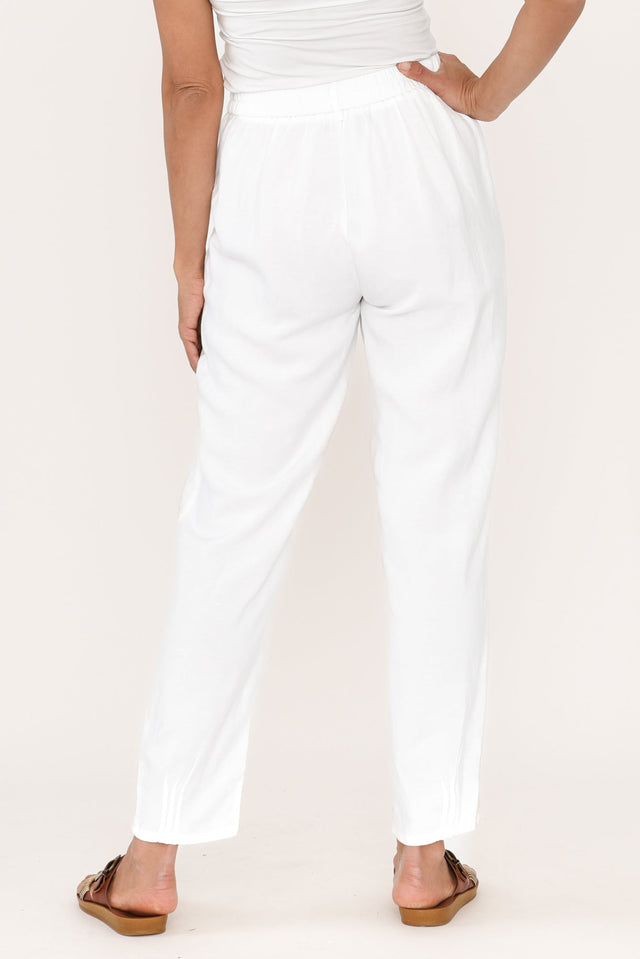 alt text|model:Cara image 5