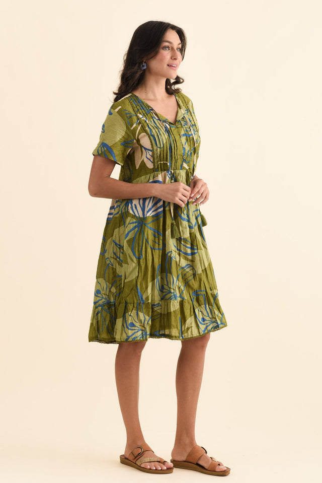 alt text|model:Brontie image 3