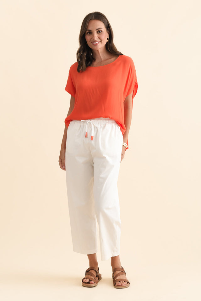 Martin White Cotton Barrel Pants,Brunette model,alt text|model:MJ image 8