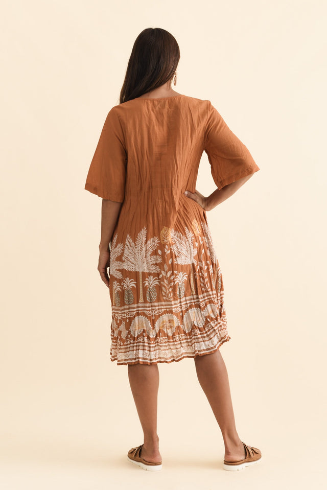 Mila Brown Beach Crinkle Cotton Dress,Brunette model,alt text|model:Cara image 5