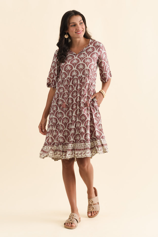Mila Taupe Palm Crinkle Cotton Dress,Brunette model,alt text|model:Brontie image 7