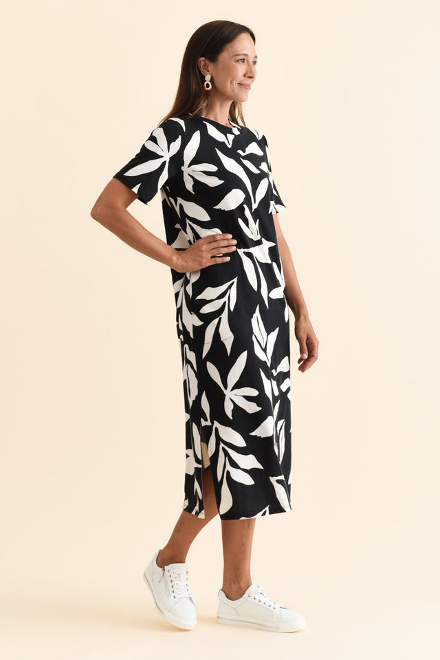 alt text|model:Cara image 5