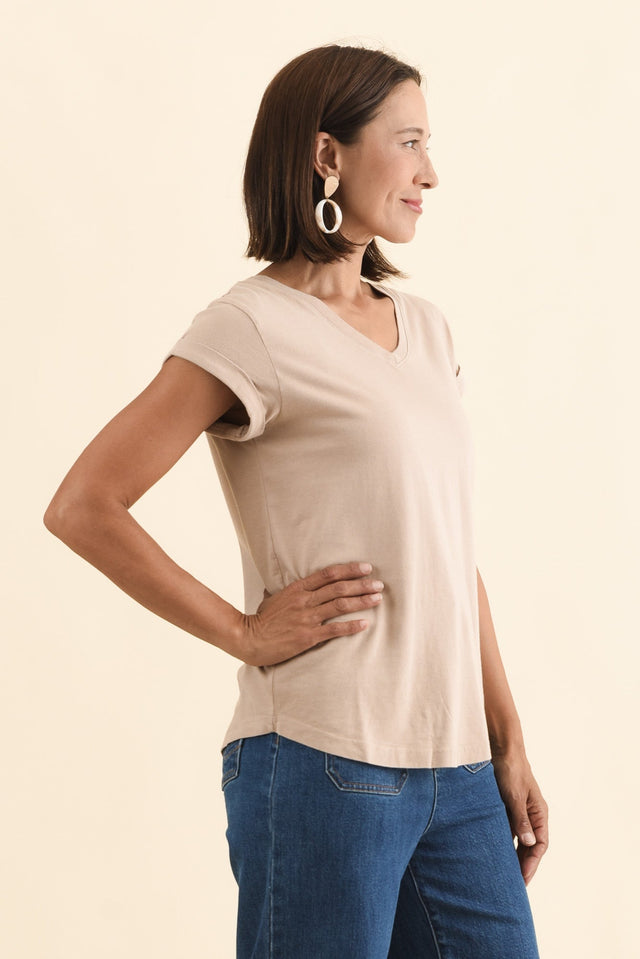 Monte Oat Cotton Vee Tee,Brunette model,alt text|model:Cara image 4
