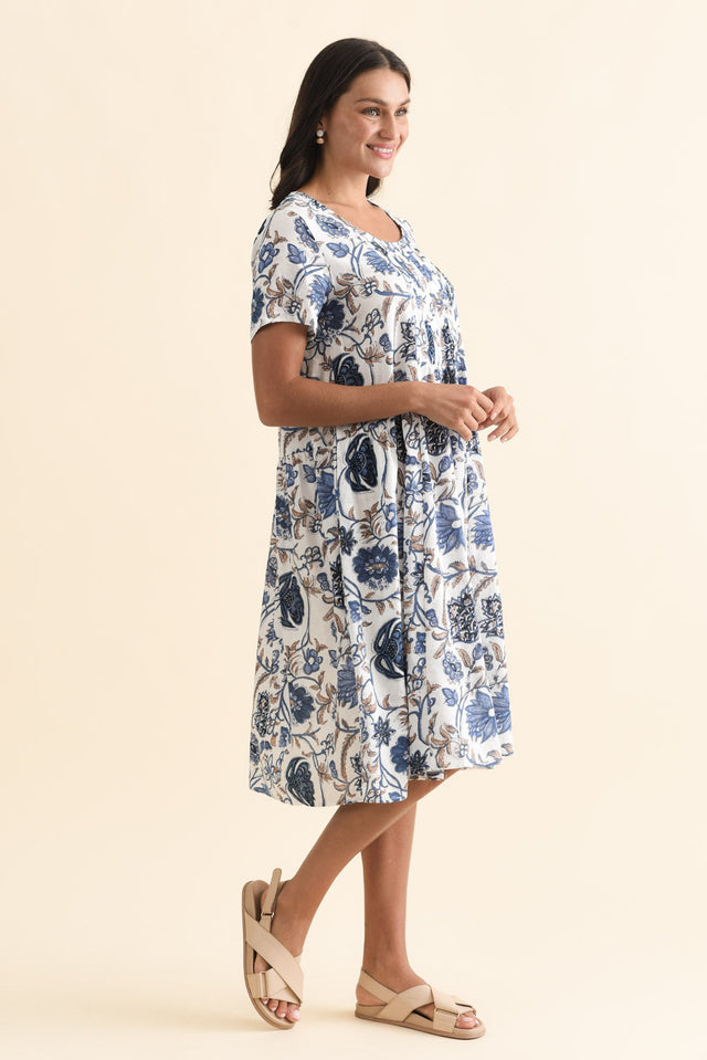 alt text|model:Brontie image 4