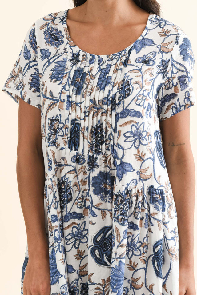 alt text|model:Brontie image 6