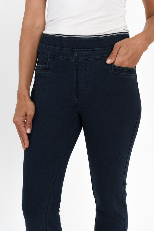 alt text|model:Cara image 6