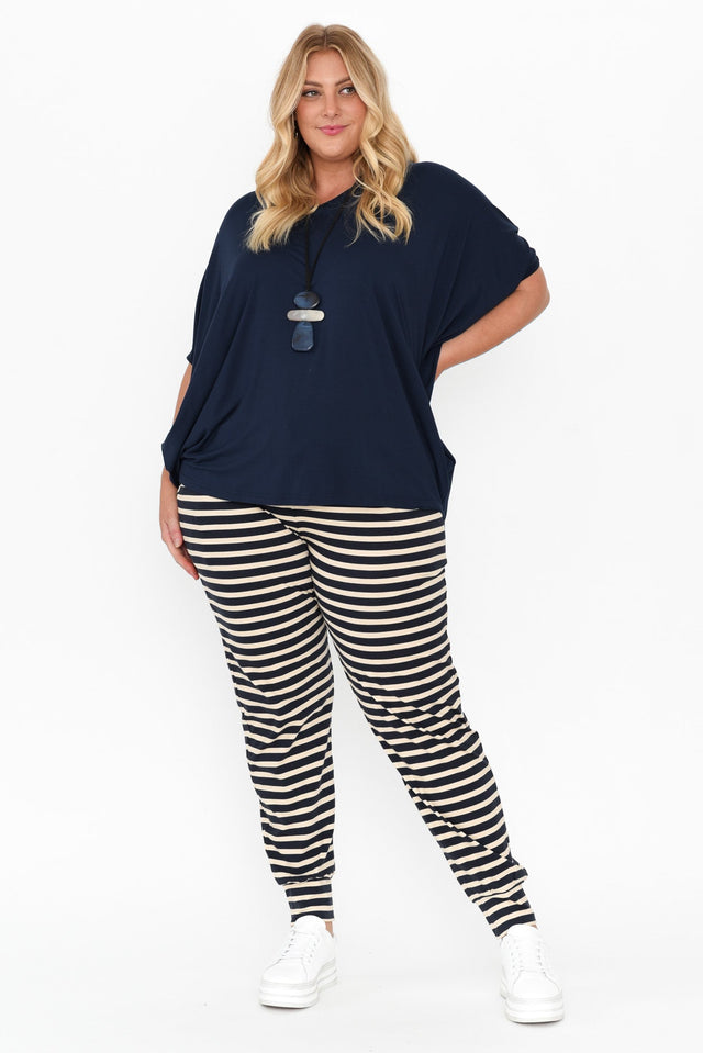 plus-size,curve-bottoms,plus-size-pants,plus-size-winter-clothing,alt text|model:Caitlin;wearing:XXL image 12