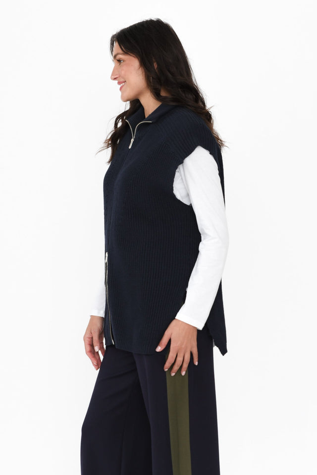 alt text|model:Brontie image 5