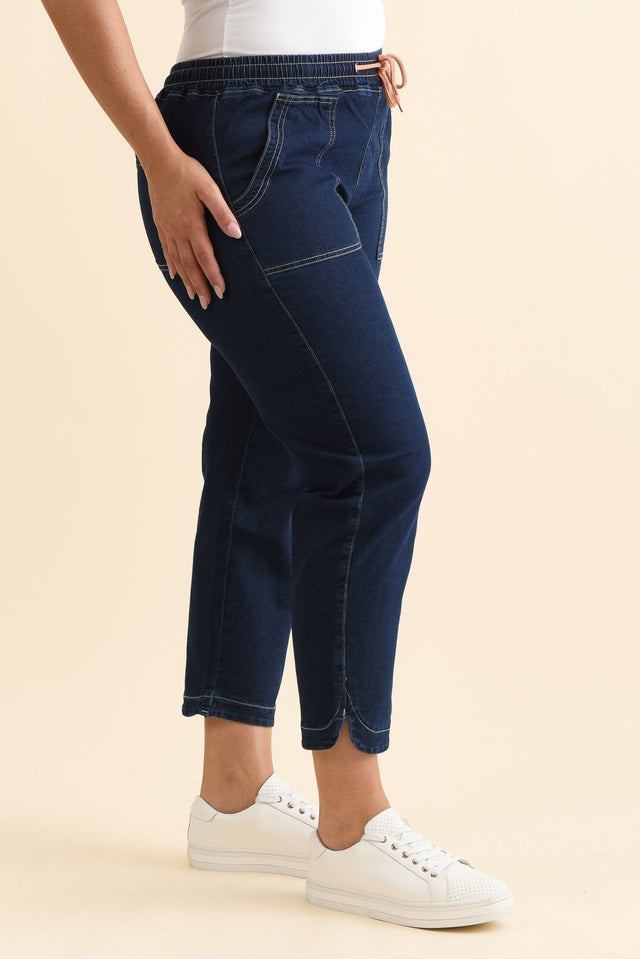 alt text|model:Emilia image 10