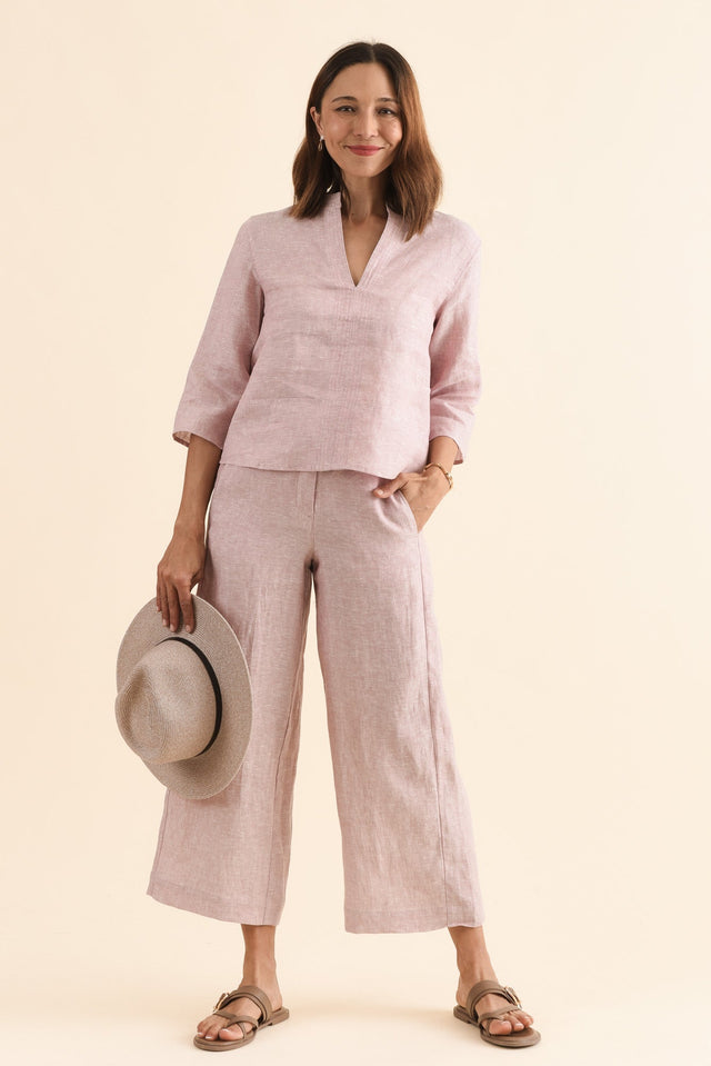 Oregon Blush Linen Top,Full Body,Brunette model,alt text|model:Cara
