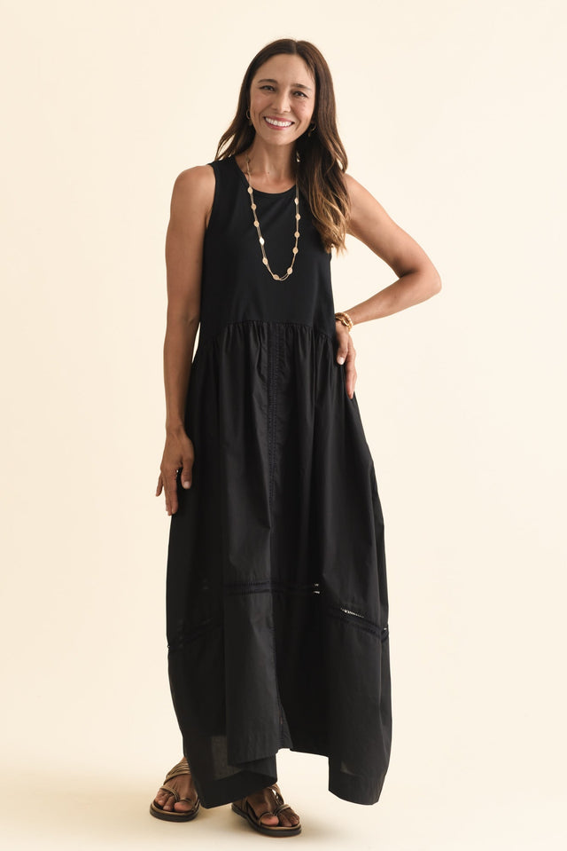 alt text|model:Cara image 3