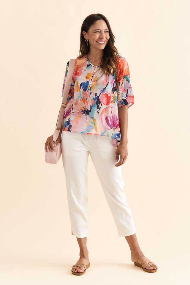 alt text|model:Cara image 3