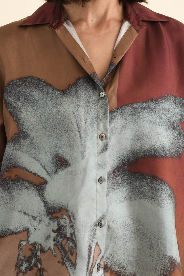 Palisades Mocha Floral Silk Shirt,Brunette model,alt text|model:Cara image 6