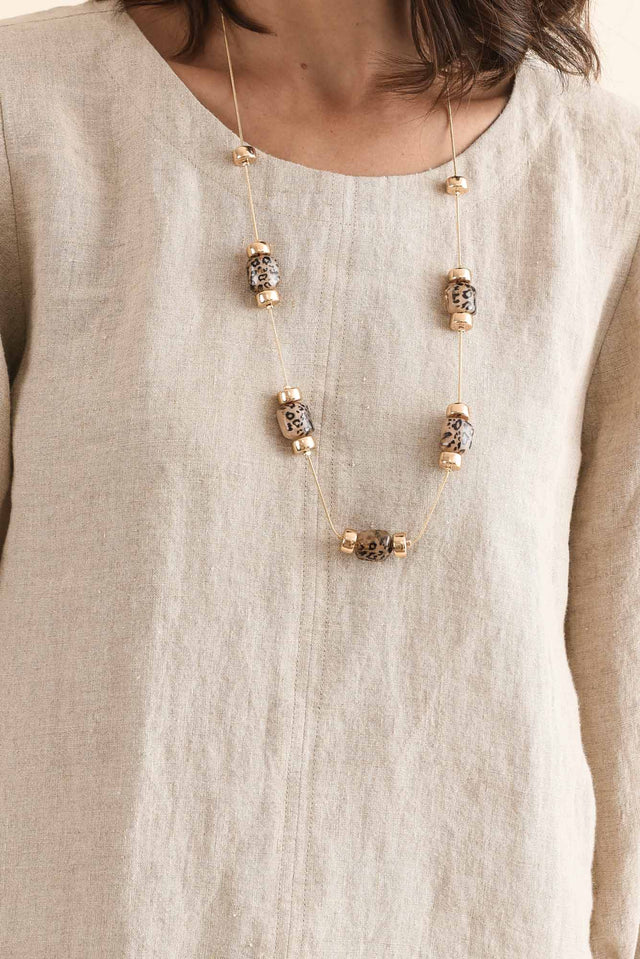 Pattison Natural Linen Puff Sleeve Top,Detail,Brunette model,alt text|model:Cara image 5