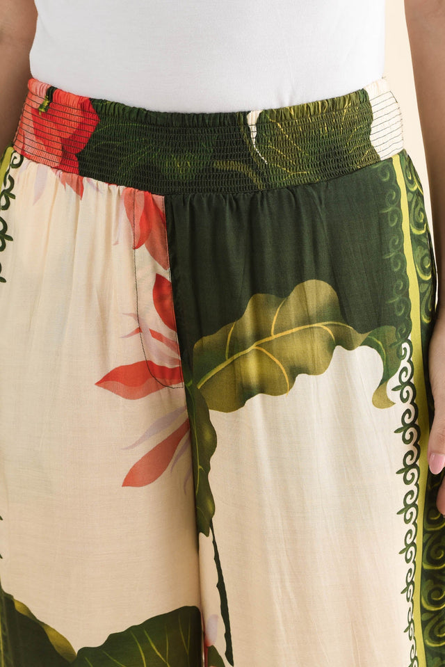 Payson Green Flower Pocket Pants,Detail,Brunette model,alt text|model:MJ image 5