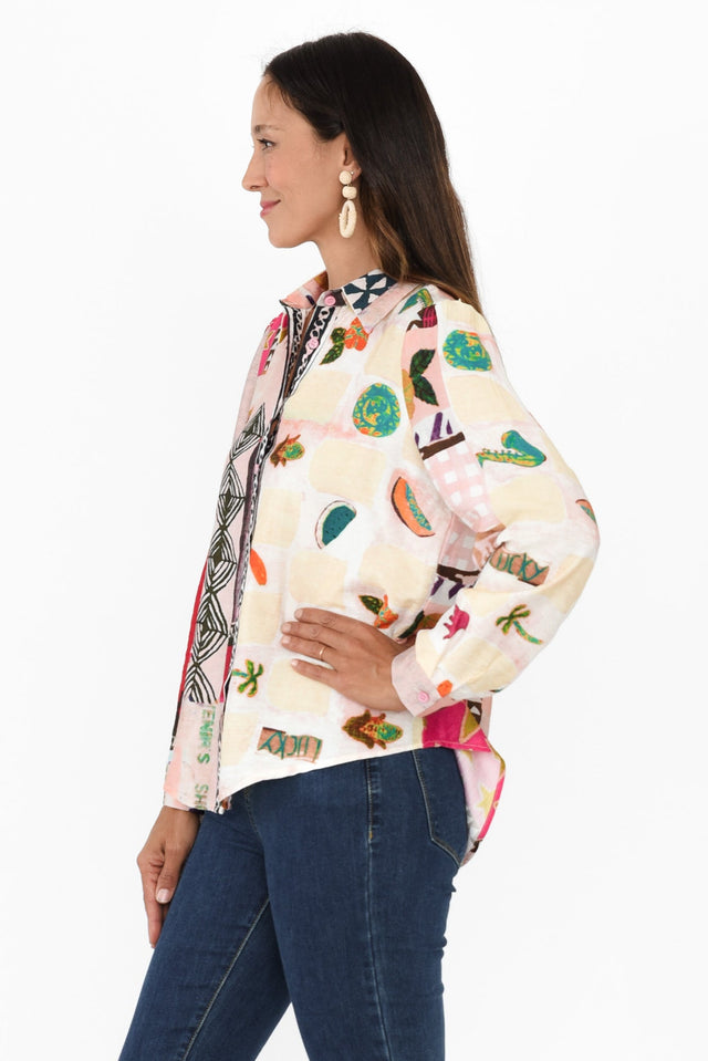 alt text|model:Cara image 4