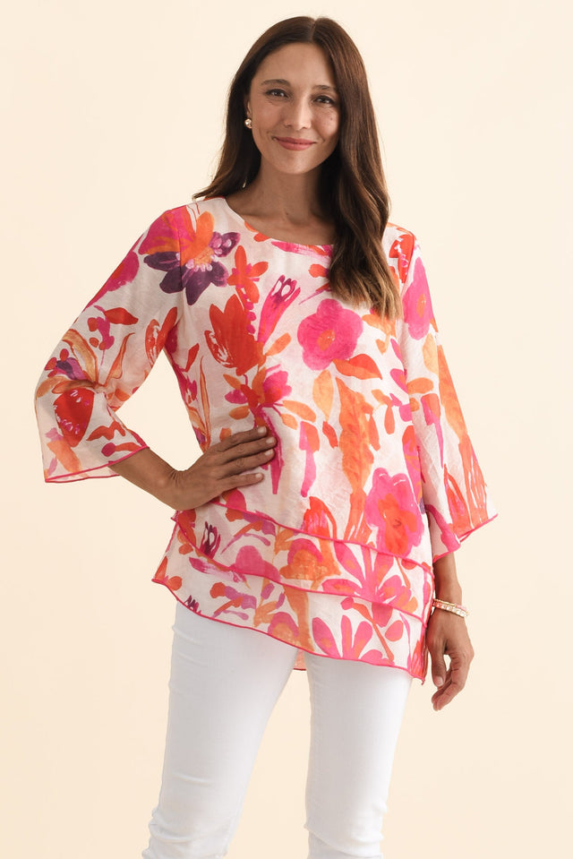 alt text|model:Cara image 1