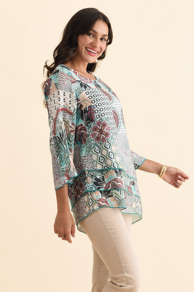 alt text|model:Brontie image 3