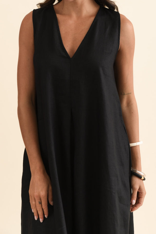 Phoebe Black Linen Midi Dress,Brunette model,alt text|model:Brontie image 6