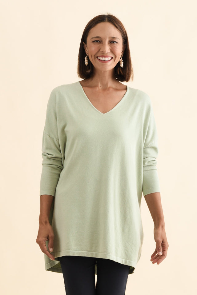 alt text|model:Cara image 1