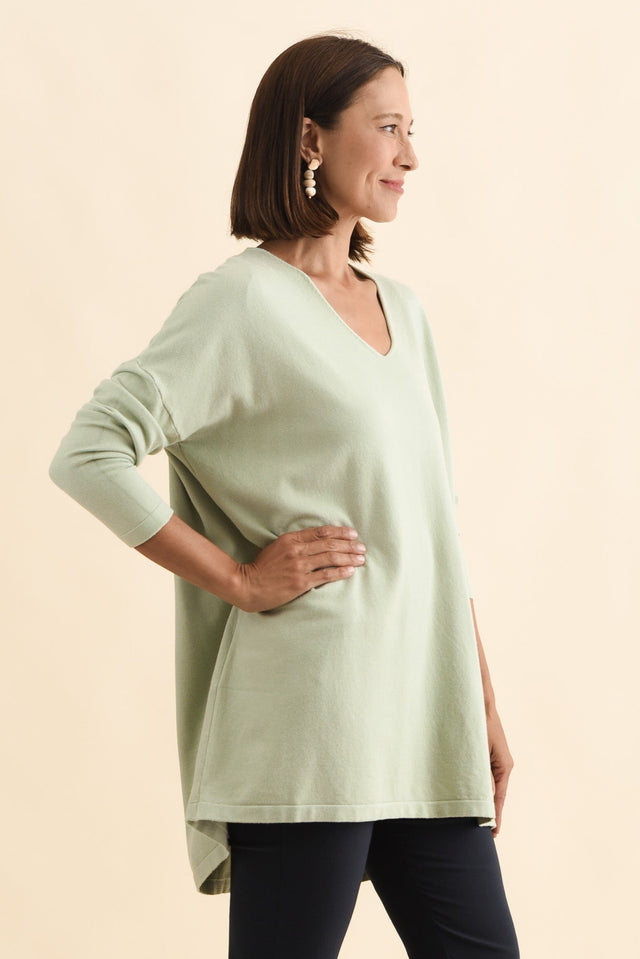 alt text|model:Cara image 3