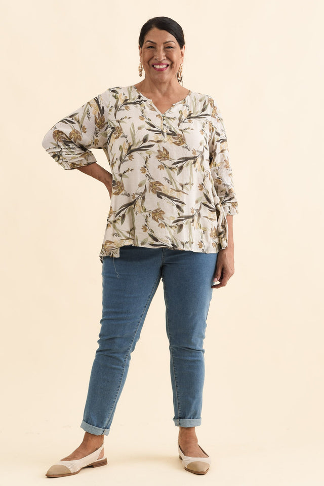 Ramirez Beige Flower Button Top,Brunette model,alt text|model:Pilita image 10
