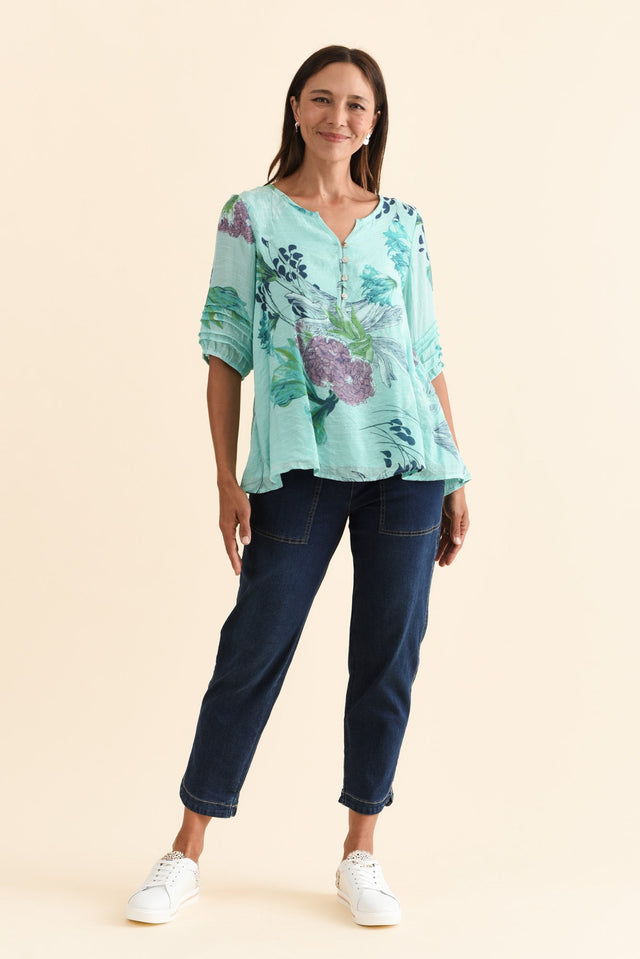 alt text|model:Cara image 7