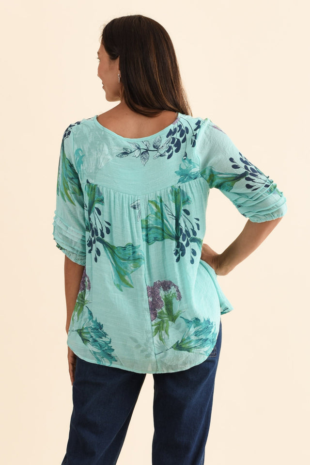 alt text|model:Cara image 5