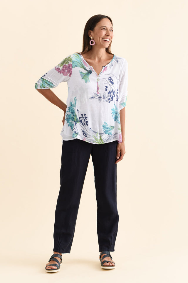 alt text|model:Cara image 3