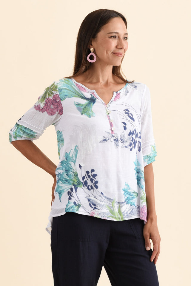 alt text|model:Cara image 4