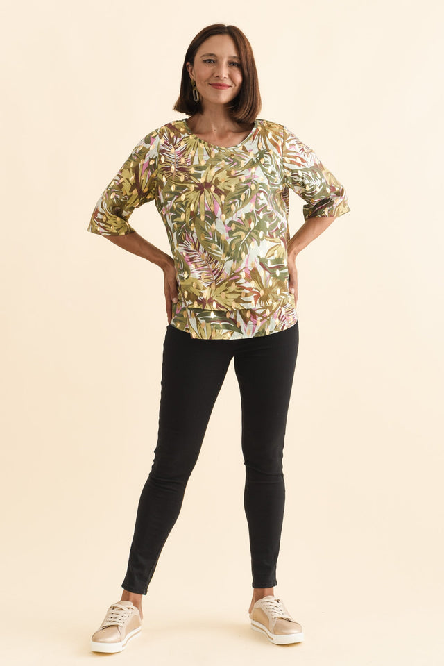 alt text|model:Cara image 8