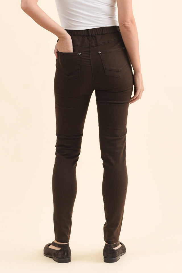 Reed Chocolate Stretch Cotton Pants,Brunette model,alt text|model:MJ image 5