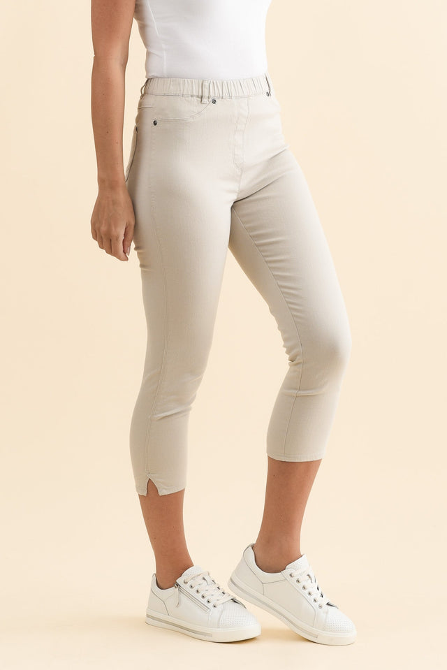 Reed Stone Stretch Cotton Capri Pants,Brunette model,alt text|model:MJ image 5