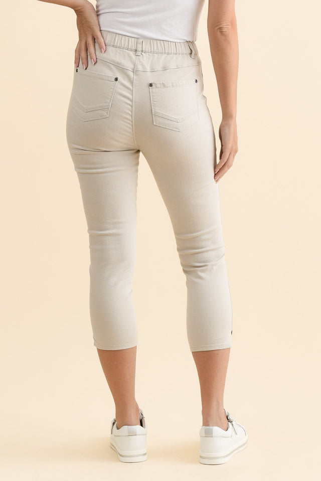 Reed Stone Stretch Cotton Capri Pants,Brunette model,alt text|model:MJ image 6