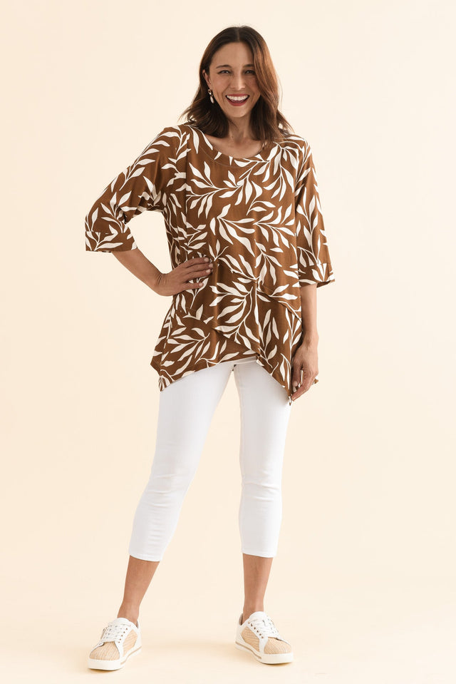 Reed White Stretch Cotton Pants,Full Body,Brunette model,alt text|model:Cara image 9