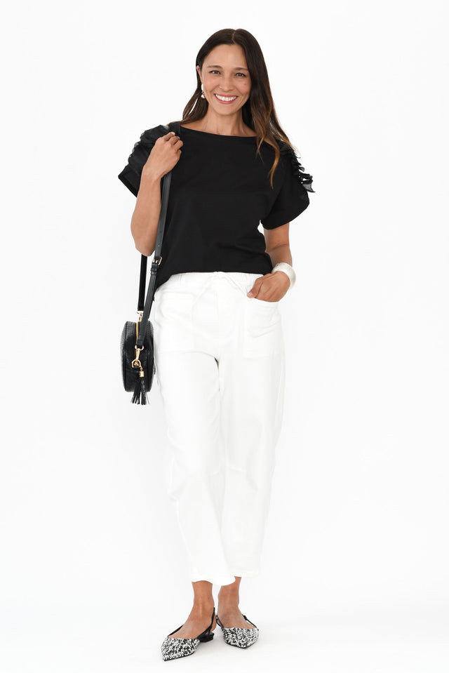 alt text|model:Cara image 3