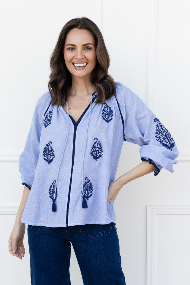 Doppio Blue Flower Cotton Tassel Top,Front,Brunette model