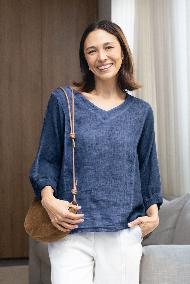 Ziola Blue Linen Cotton Top,Brunette model, Lifestyle