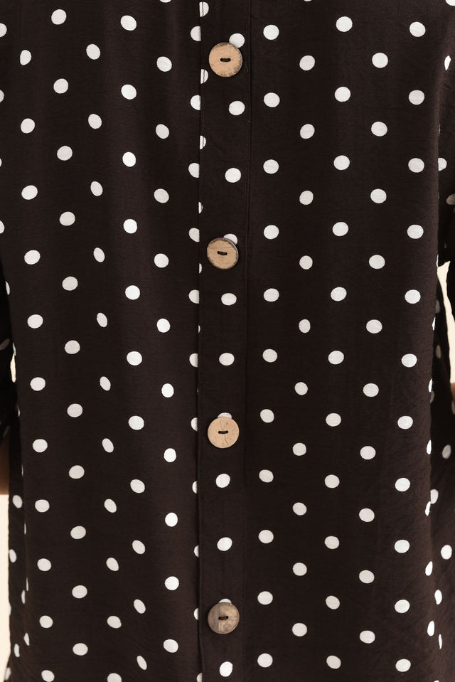 Riveria Brown Spot V Neck Top,Detail,Brunette model,alt text|model:Laura image 5