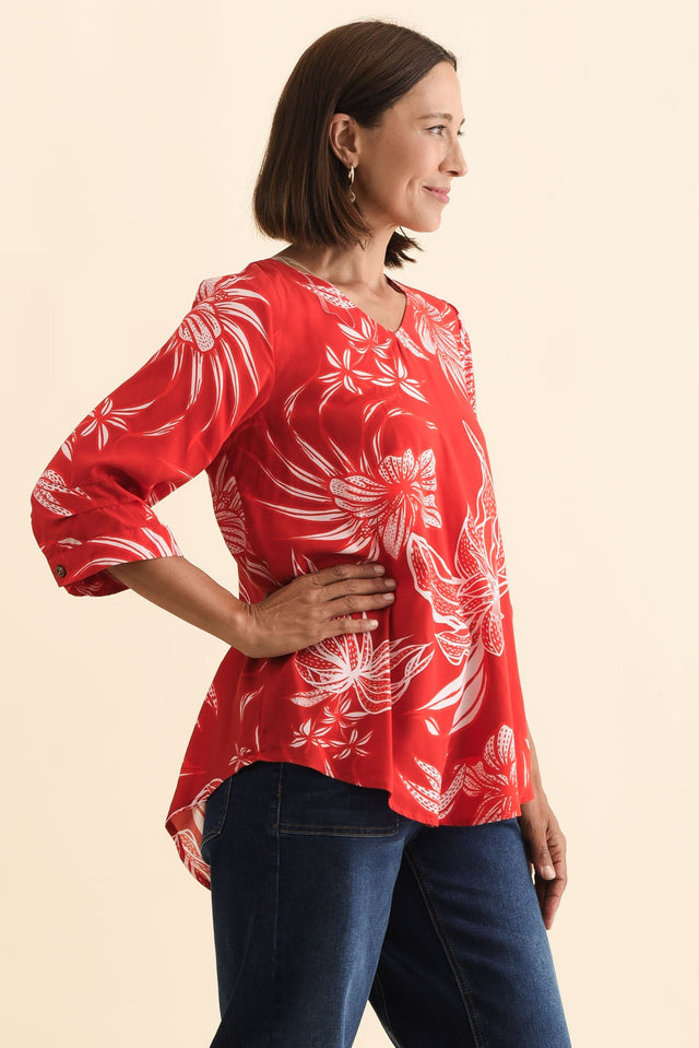 Riveria Red Floral V Neck Top,Brunette model,alt text|model:Cara image 6
